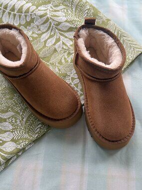 UGG Warm Low-Top Snow Boots